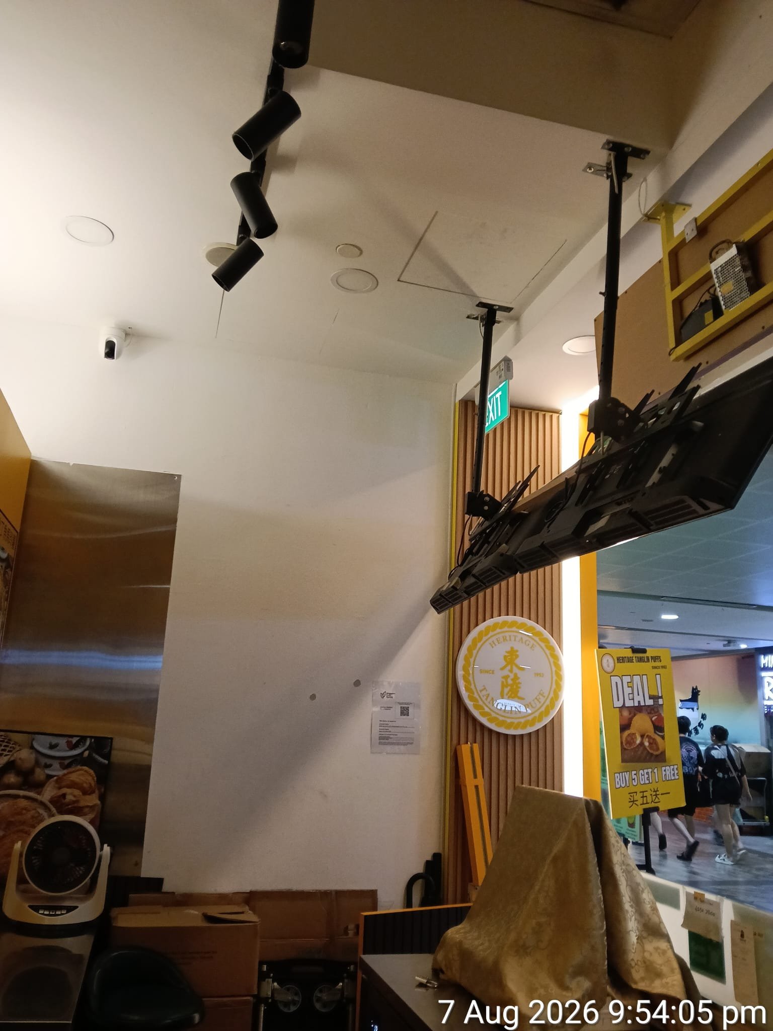 Ceiling and equipment at Heritage Tanglin Puff