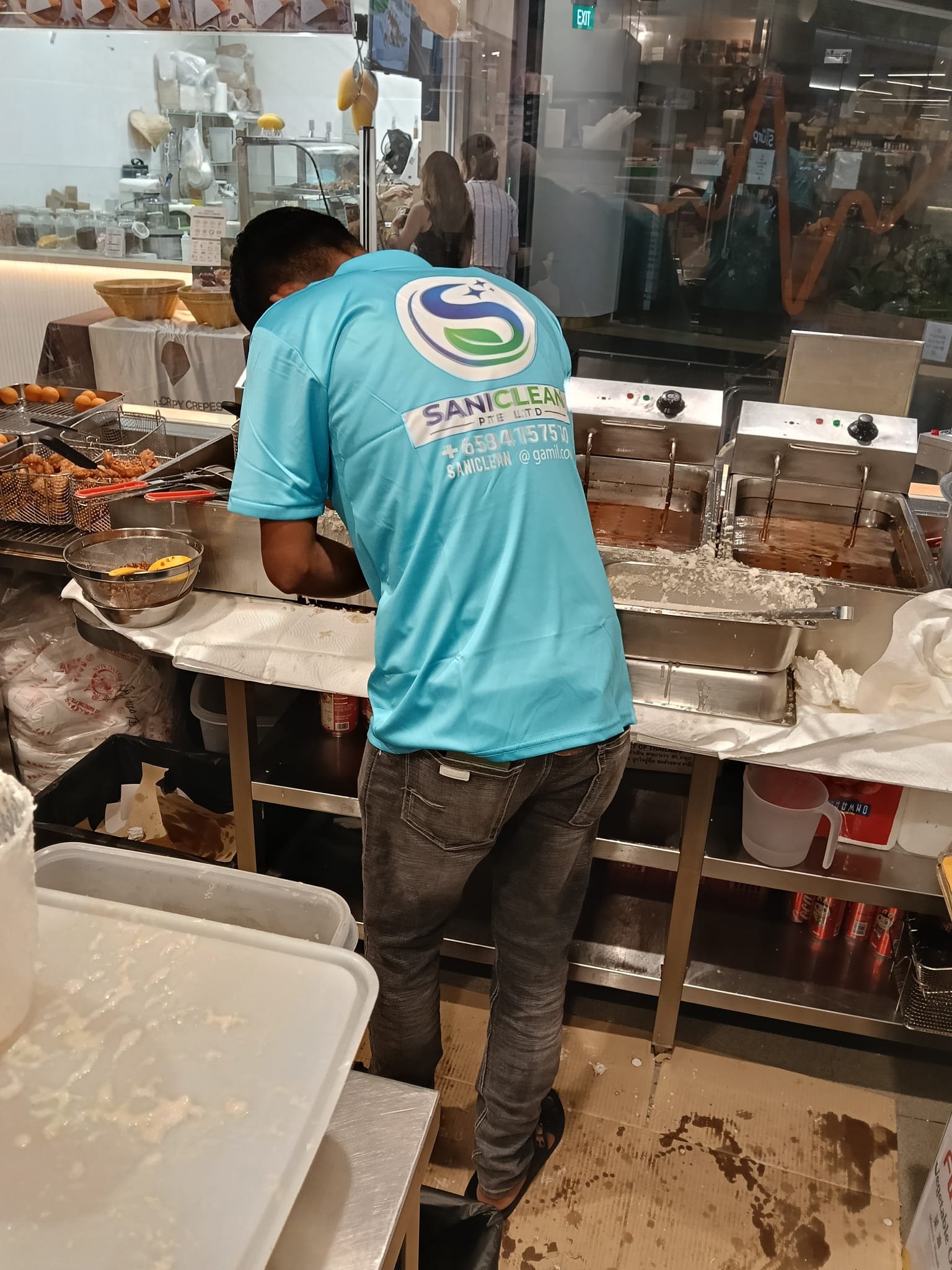 Sani Clean crew cleaning the Talad Thai Banana fryer station
